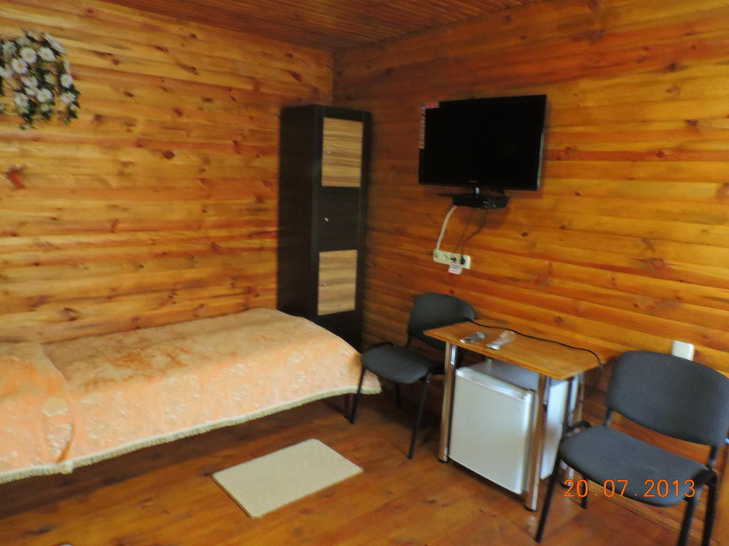 Slavutich Hotel Nova Kakhovka Room photo